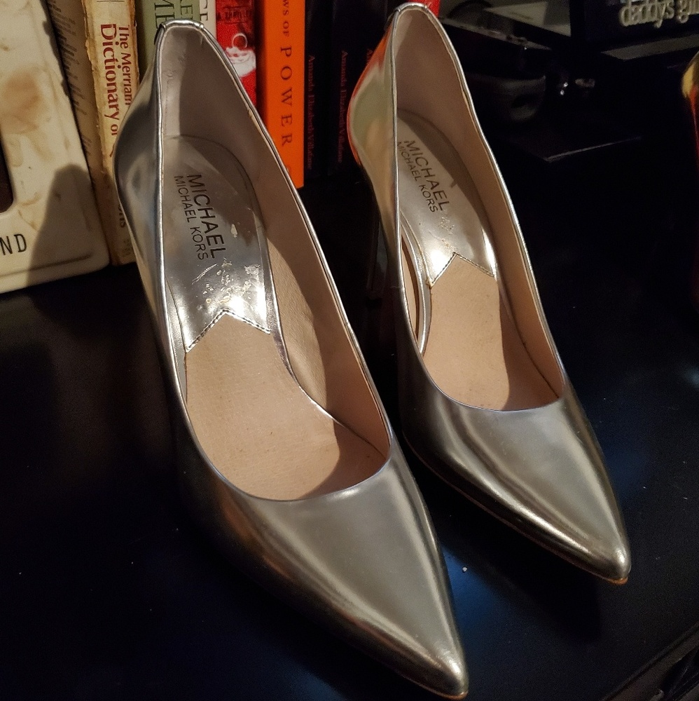 Michael Kors Silver Pumps